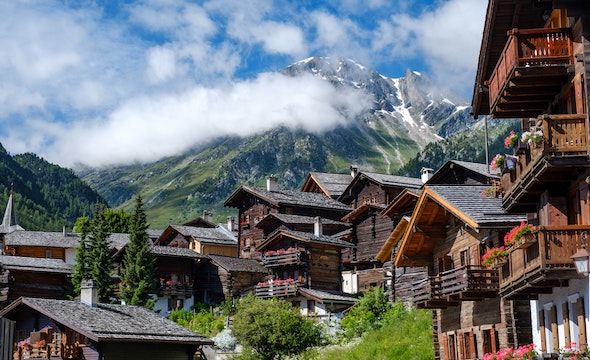 amenities that encanto offers to guest with a view a the mountain